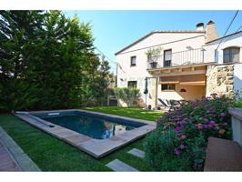 Casa rústica reformada en el Empordà con piscina y jardín. Con una reforma exquisita y amplias estancias photo 0