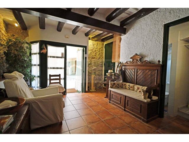 Casa rústica en venta en Bellcaire d’Empordà – Exclusiva vivienda con encanto ampurdanés de Rustic Bisbal photo 0