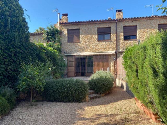 Casa con jardín en alquiler de segunda residencia en Forallac photo 0