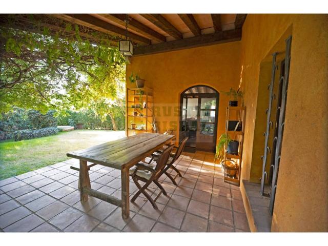 Exclusiva casa en venta en Vilopriu con parcela vallada, anexo, pozo de agua y alberca - Baix Empordà. photo 0