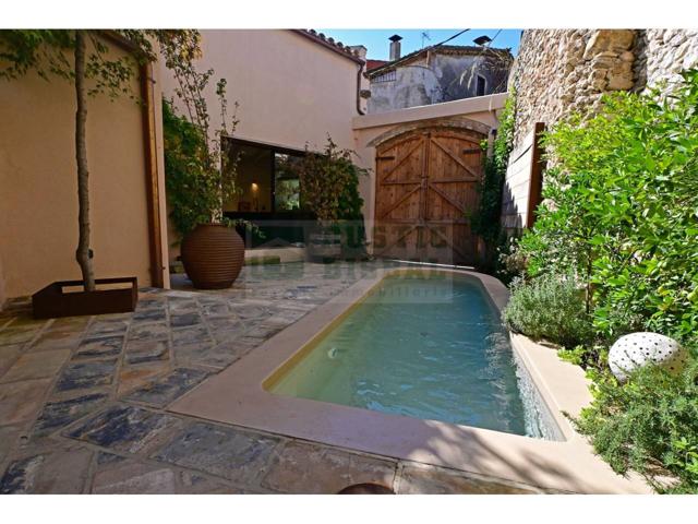 En venta casa reformada en 2024 con diseño contemporáneo, piscina de agua salada y gran terraza en Ventalló photo 0