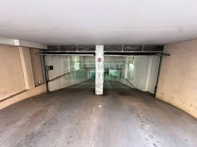 Plaza de parking en venta en La Bisbal d’Empordà, cerca del centro histórico photo 0