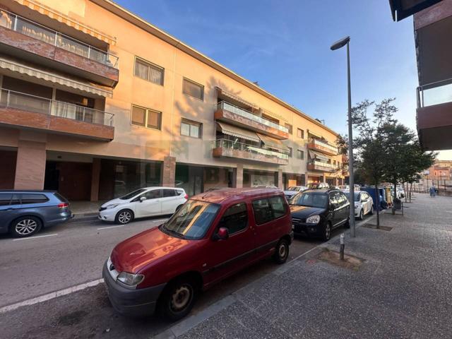 Plaza de parking en venta en La Bisbal d’Empordà, cerca del centro histórico photo 0