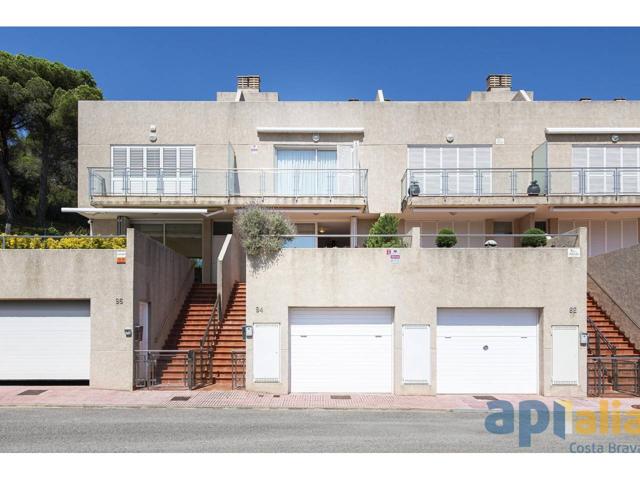 Casa o Chalet adosado en venta en Calle Carrasco i Formiguera s-n photo 0