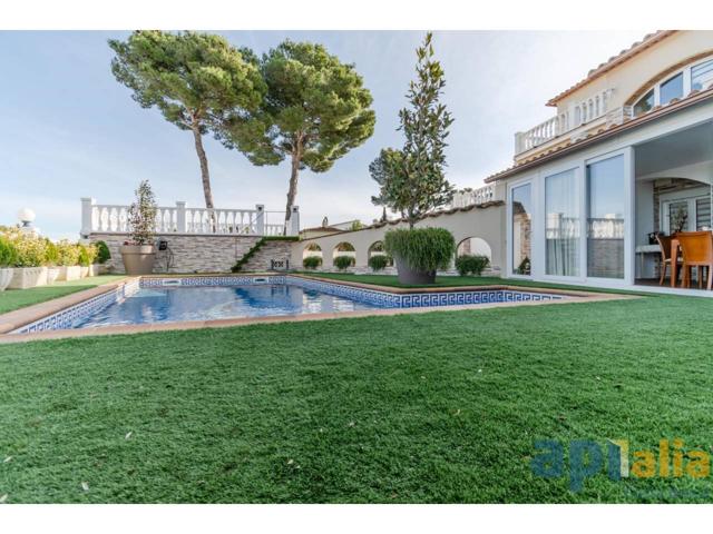 Chalet en venta en calle de Girona, Pals photo 0