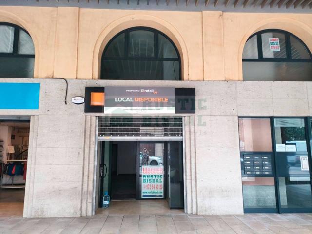 Local en alquiler en La Bisbal d’Empordà, zona Les Voltes de planta baja, centro y con visibilidad photo 0