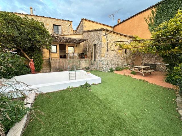 Encantadora casa rústica en alquiler en Sant Mori, Alt Empordà, con jardín y piscina privada photo 0