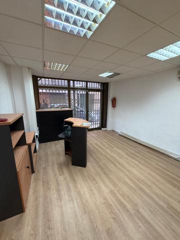 LOCAL EN VENTA EN ESPLUGUES DE LLOBREGAT photo 0