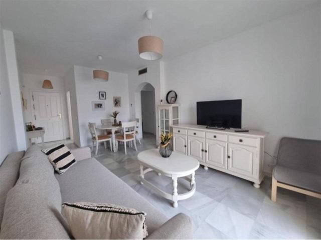 Venta de piso en Estepona photo 0