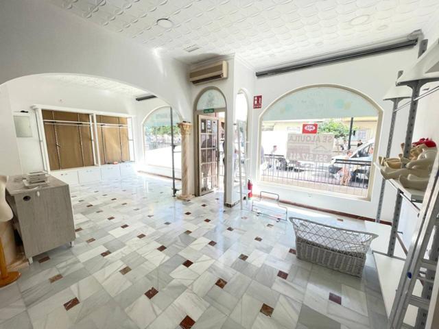 Local comercial en Av. Valencia, Centro de Estepona photo 0