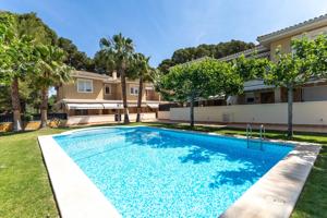 EXCLUSIVO BUNGALOW EN URBANIZACION LAS PALMERAS, JUNTO A LA SAGRADA FAMILIA photo 0