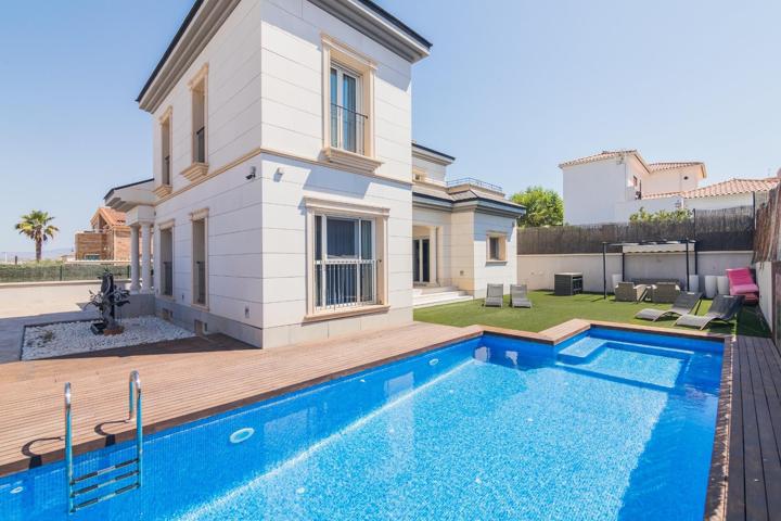 CHALET DE LUJO EN VENTA CON PISCINA DE AGUA SALADA Y SALA DE OCIO EN ARENALES DEL SOL photo 0