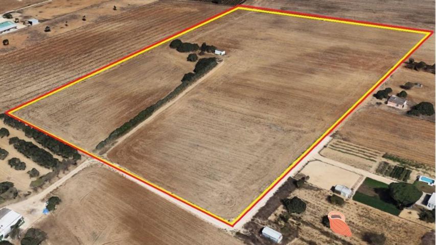 PRECIOSA FINCA DE 32.500 M-2 CON AGUA DE RED Y PEQUEÑA CONSTRUCCION DE CAMPO. photo 0