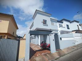 ¡ENCANTADORA VIVIENDA CON GRAN PATIO SITUADA EN EL CAMPITO! photo 0