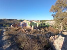 Casa para restaurar con 25 hectáreas de monte photo 0