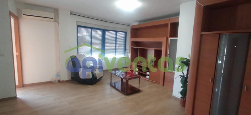 Piso de 4 habitaciones y garaje. Zona Avenida Europa. photo 0