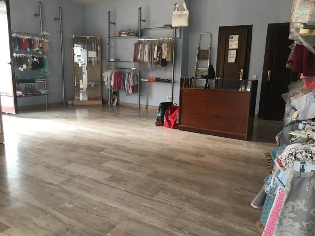 Local comercial en alquiler en Morón de La Frontera photo 0