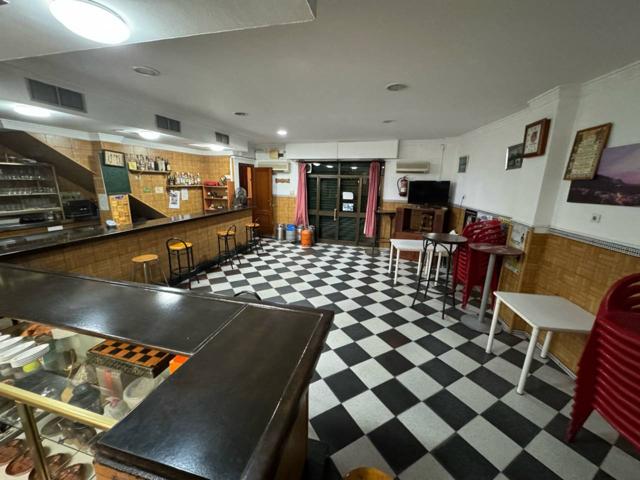 CASA CON COCHERA Y LOCAL photo 0