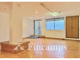 LOCAL CENTRIC EN DUES PLANTES photo 0