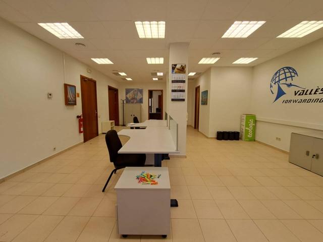 Fincamps comercializa alquiler de oficina en el centro de Sabadell calle Sant Joan de 144m² photo 0