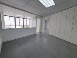 Oficina recién remodelada en alquiler photo 0