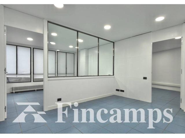 Oficina recién remodelada en alquiler photo 0