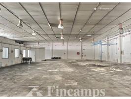 Nave industrial en venta en Eixample-Sant Oleguer photo 0