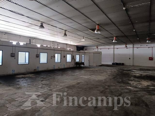 Nave industrial en venta en Eixample-Sant Oleguer photo 0