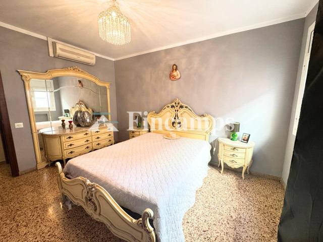 Ampli i lluminós pis a la millor zona de la Creu de Barberà! photo 0