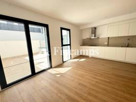 🏡¡Oportunidad ünica! Planta Baja con patio Centro de Sabadell – ¡Luz natural, terraza y todas las comodidades! photo 0
