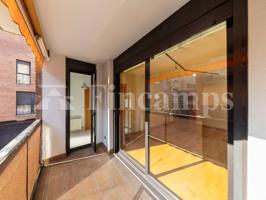 PISO SEMINUEVO DE TRES HABITACIONES CON PARKING Y TRASTERO EN GRACIA photo 0