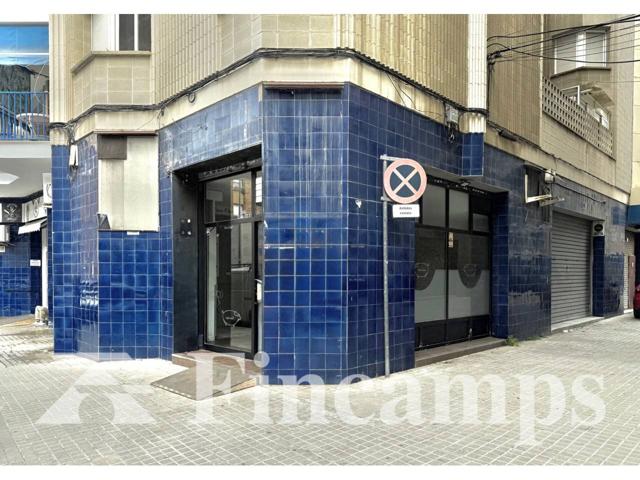 Local comercial esquinero con muchas posibilidades photo 0