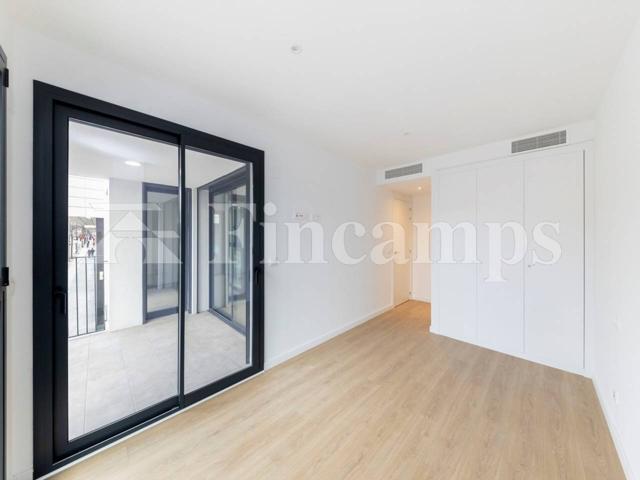 Amplio piso, muy luminoso con parking en el Centro de Sabadell photo 0