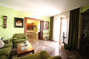 Vivienda con Encanto y Versatilidad en el Corazón de la Ciudad. photo 0