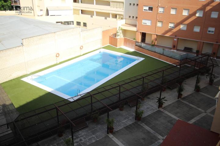 ¡Vivienda de alquiler con garaje y piscina! photo 0