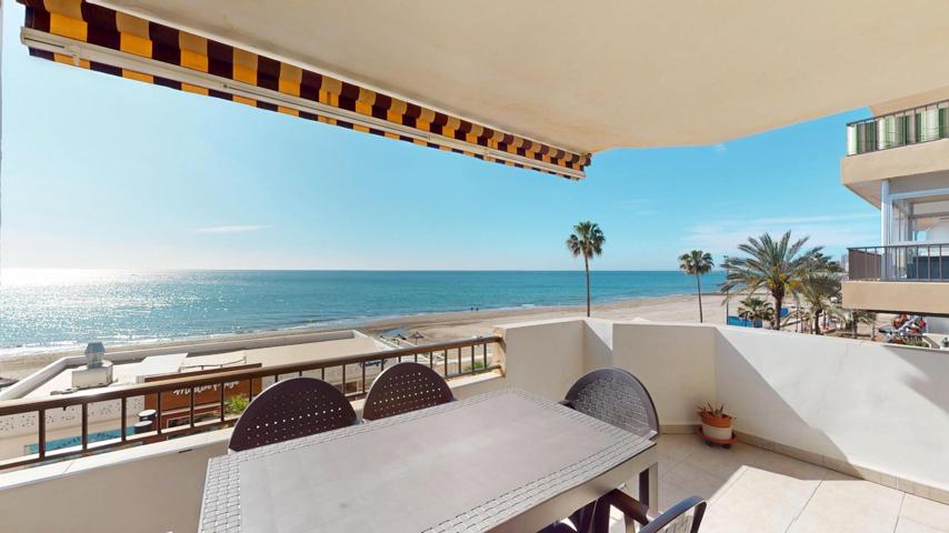 ¡Oportunidad única en el Paseo Marítimo, un dormitorio, terraza, parking, magníficas vistas al mar! photo 0