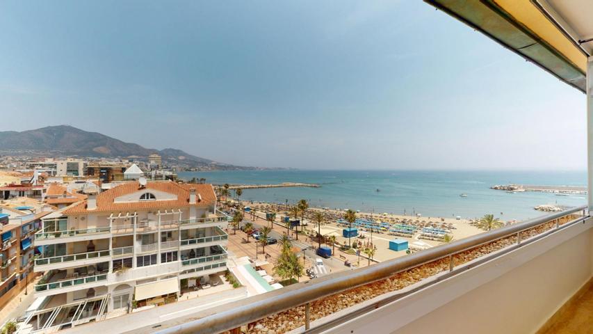 Ático Duplex en el Paseo Marítimo, tres habitaciones, completamente amueblado, garaje, piscina, vistas al mar. photo 0