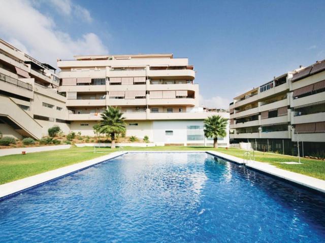 Ático en alquiler de larga temporada en Las Lagunas de 1 dormitorio, terraza, garaje y piscina photo 0
