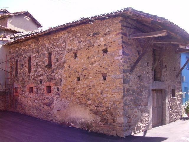 Casa para reformar de 350 metros en pleno camino de Santiago photo 0