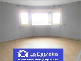 Piso para reformar de 110 metros útiles con 4 dormitorios, baño, aseo, puerta blindada, altura, exterior photo 0