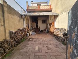 AMPLIA CASA EN BUGARRA CON PATIO photo 0