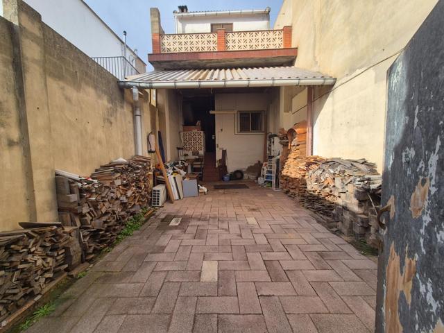 AMPLIA CASA EN BUGARRA CON PATIO photo 0