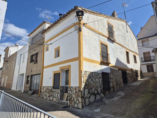 CASA A TRES CALLES EN OSET photo 0