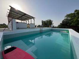 Chalet en suelo rústico a 4 minutos de Domeño con piscina y energía solar photo 0