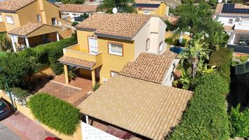 CHALET EN UNA DE LAS MEJORES URBANIZACIONES DE LLIRIA photo 0