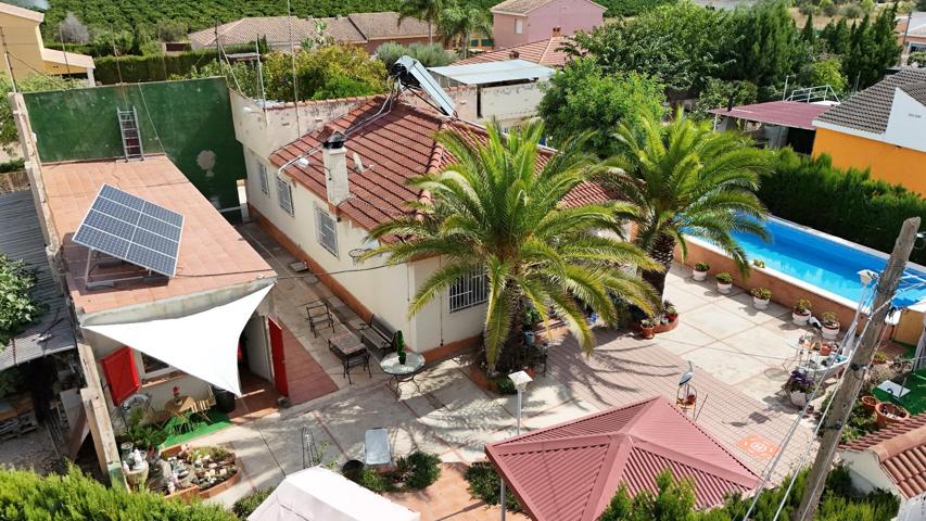 Chalet en Lliria, urbanizado con asfalto y alcantarillado. photo 0