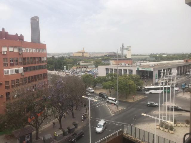 GRAN PISO EN INMEJORABLE ZONA DE SEVILLA photo 0