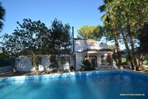 PRECIO REBAJADO. Impresionante chalet independiente con una parcela de unos 11.000 m2. con piscina. photo 0