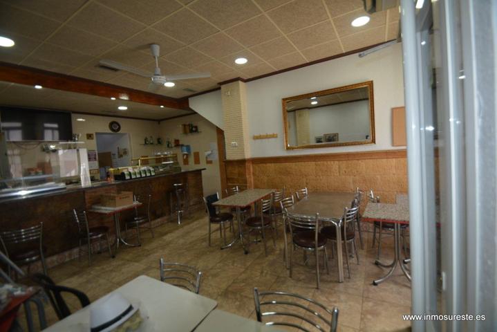 ¡¡ GRAN OPORTUNIDAD, NEGOCIO Y VIVIENDA !! Local comercial en plata baja y vivienda en planta alta, en Orihuela, zona de San Francisco, 240 m2. photo 0