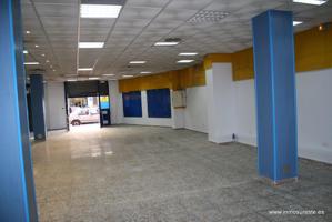 Amplio local comercial en venta, 270 m2. de superficie en el centro de Orihuela. photo 0